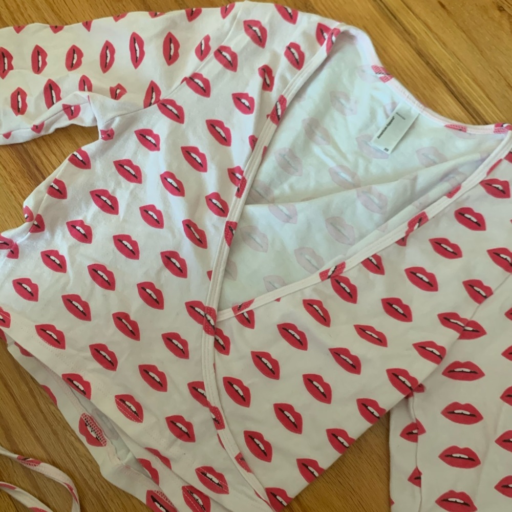 Lip Print wrap crop top!